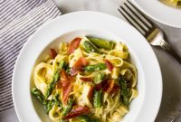 Crispy Prosciutto and Tender Asparagus Fettuccine Alfredo