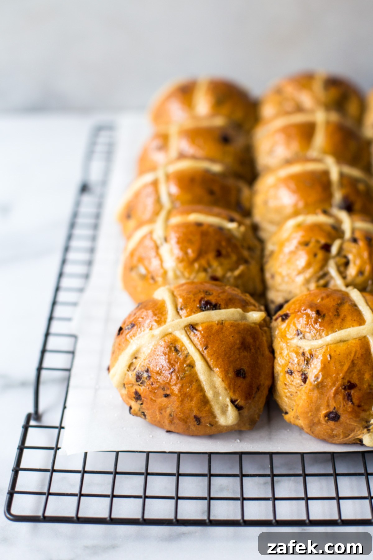 Spiced Easter Buns 1 featured 25346