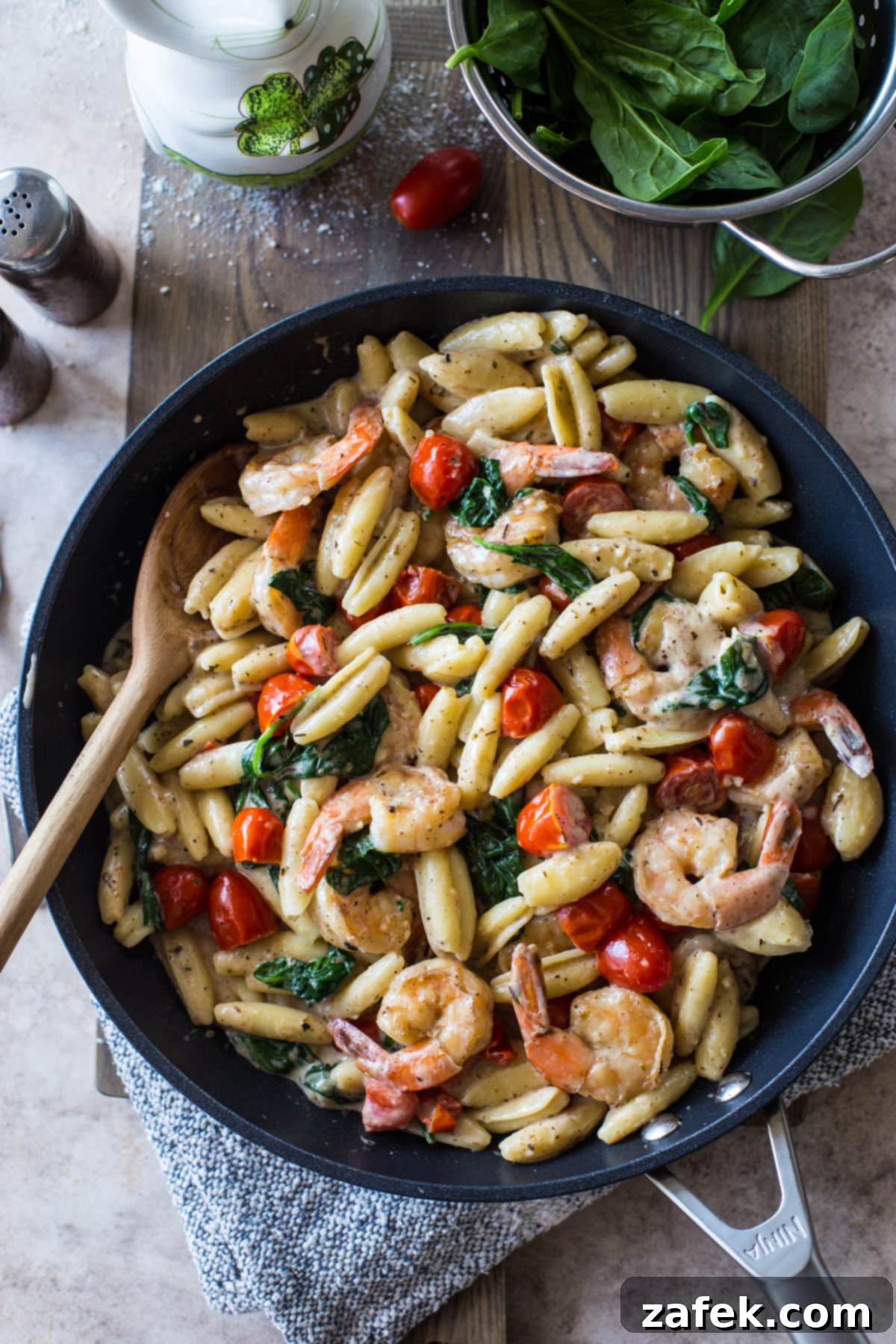 Creamy Garlic Shrimp Pasta with Sun-Kissed Tomatoes and Tender Spinach 1 featured 36509