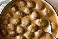 Creamy Swedish Köttbullar