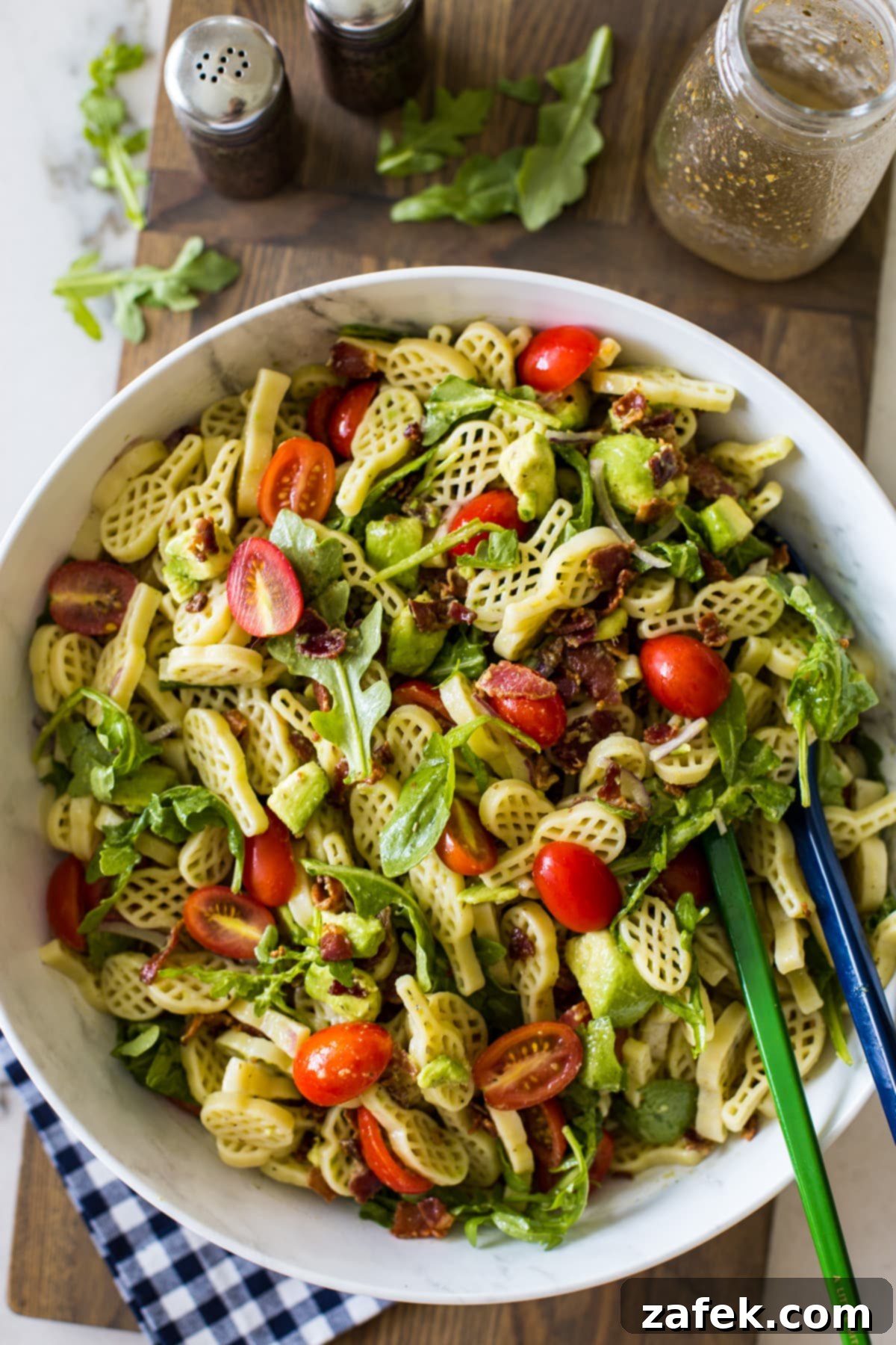 The Ultimate BLT Avocado Pasta Salad 1 featured 68271
