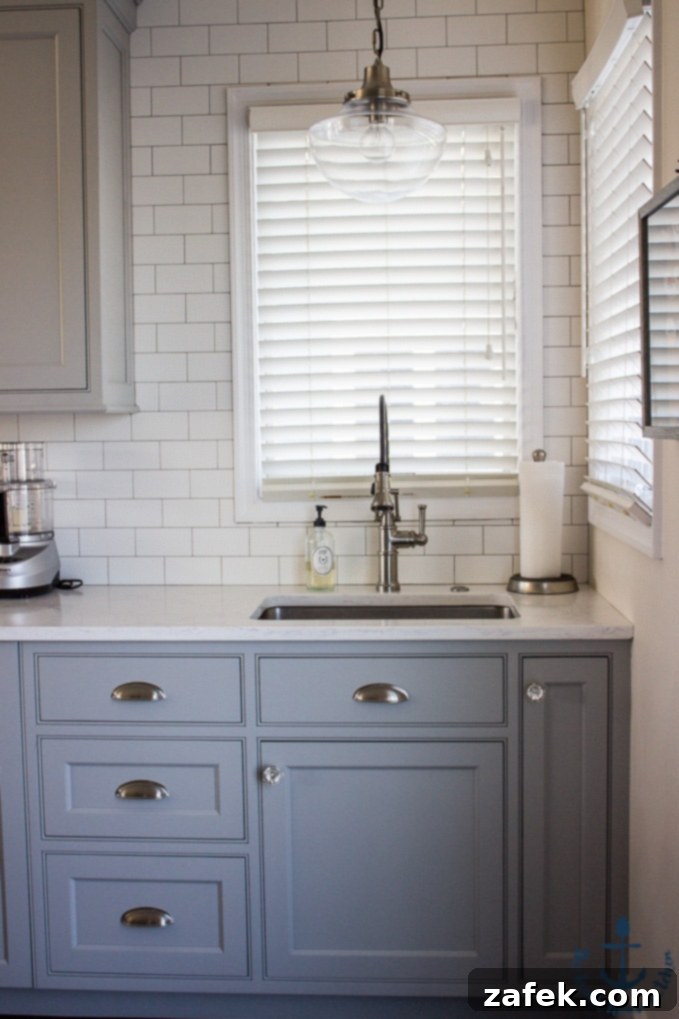Stylish Kitchen Island with Quartz Countertops and Seating